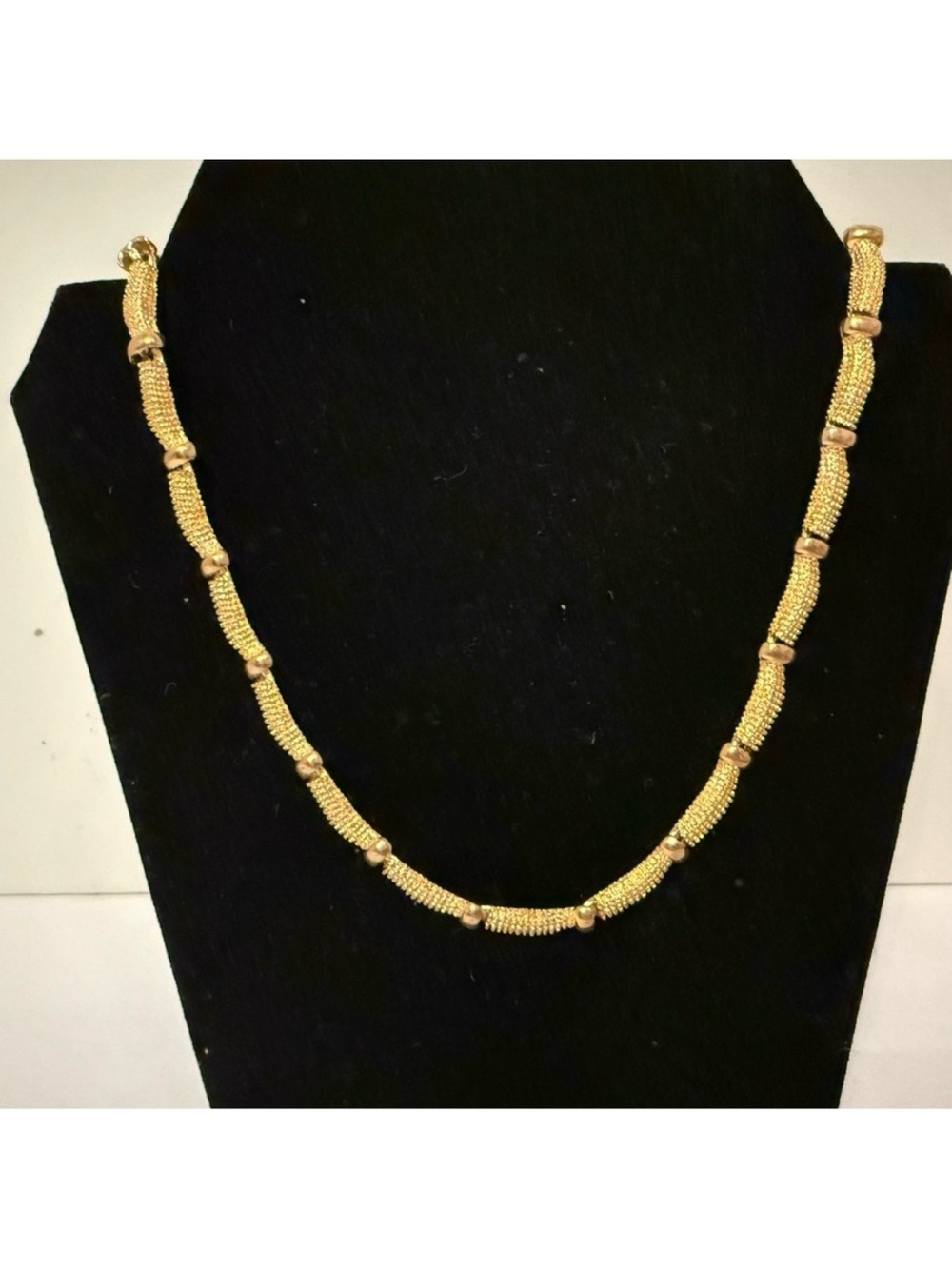 VINTAGE NECKLACE GOLD TONE CAVIAR LINKS TEXTURED & SMOOTH SKINNY 17.5”